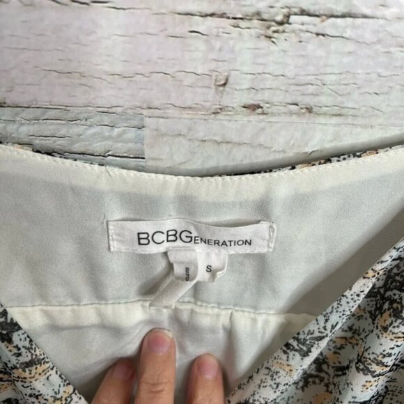 Bcbgeneration dress mini white ruffle gray size small Bcbg - Picture 6 of 7
